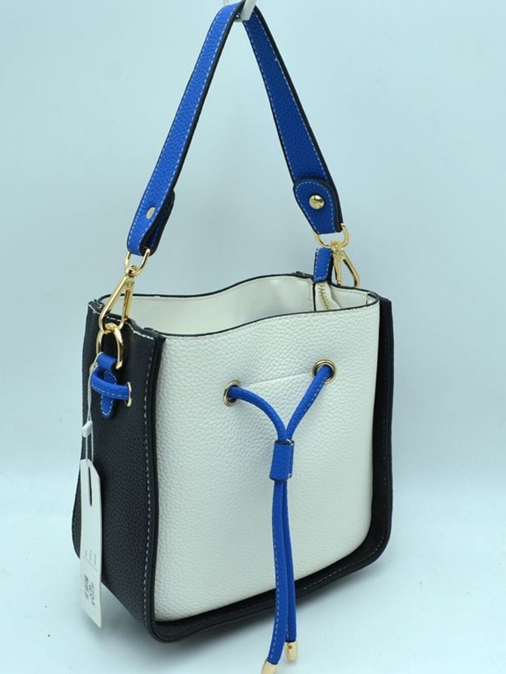 BEAUTIFUL CROSSBODY BAG ONLY 1
